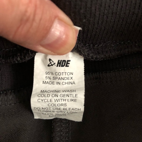 JOGGER CAPRIS with Stretch Waist. Stretchy Jogger Cuffs for ease and comfort! - Picture 6 of 6